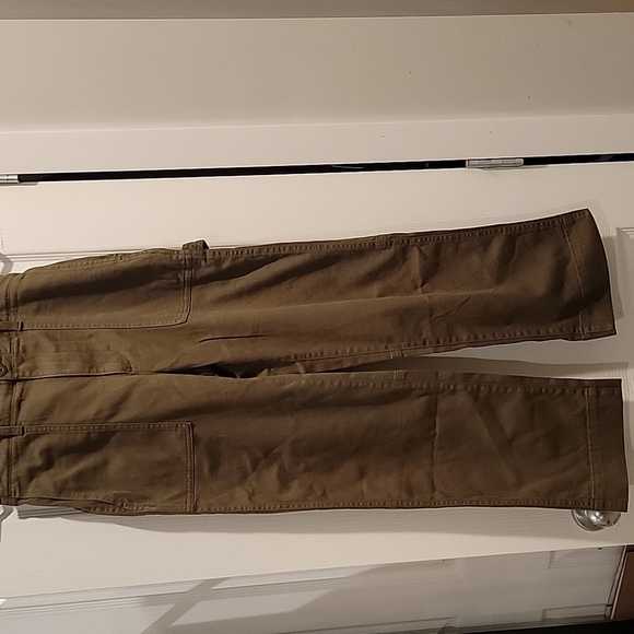 GAP Pants - GAP CARGO Pants, Olive Color, Size 4 Petite, NWT.
